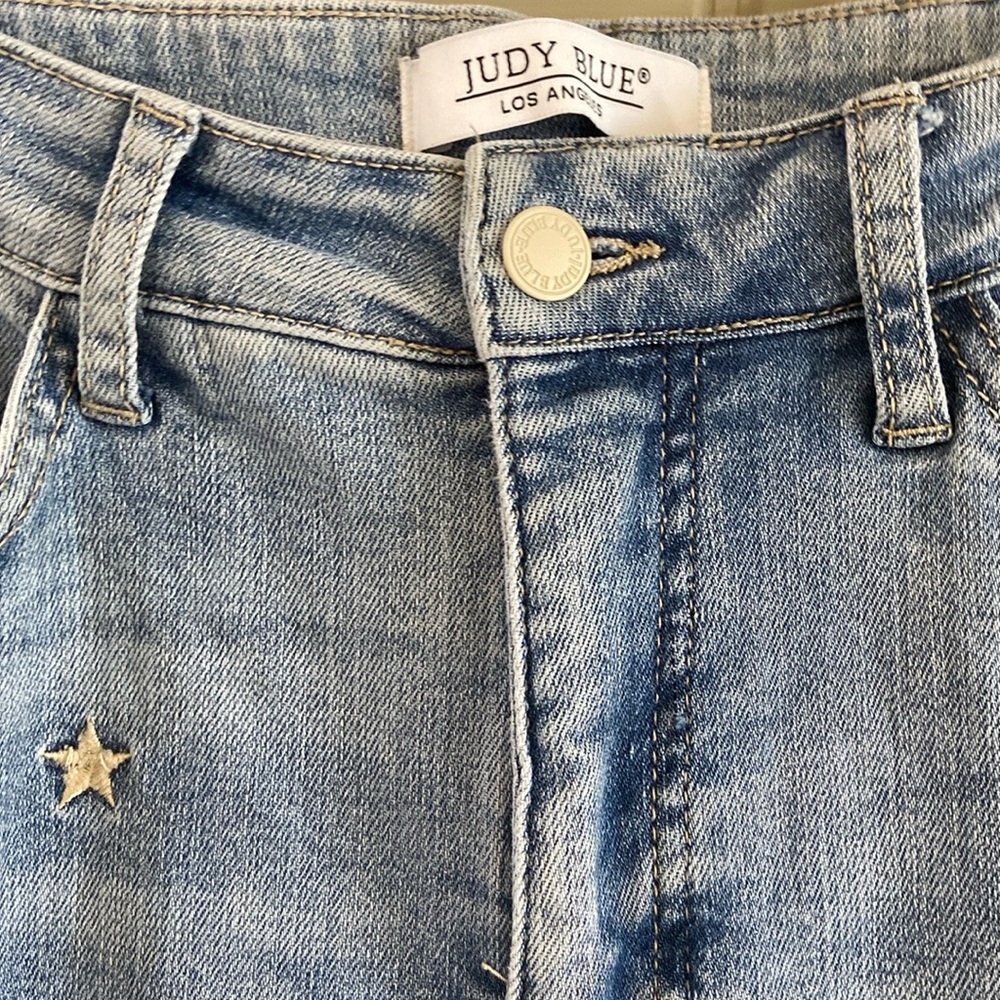 Skinny Fit Jeans by Judy Blue Brand. EUC! - Picture 3 of 16